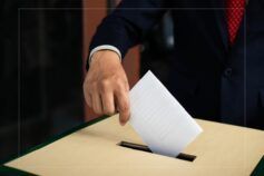 Хочу снять порчу: почему треть женщин идут к гадалкам