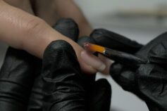 Со скольки лет можно делать маникюр гель-лаком