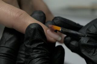 Со скольки лет можно делать маникюр гель-лаком
