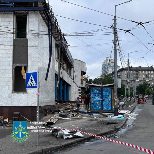 Пылает Львовский квартал в Киеве: удар по столице сегодня — фото