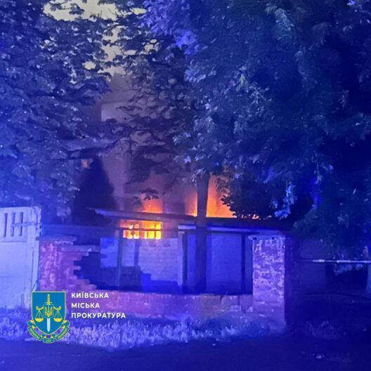Пылает Львовский квартал в Киеве: удар по столице сегодня — фото
