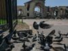 Руины вокзала и мед на рынке: как жить в Константиновке под плотным огнем