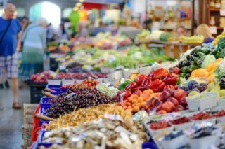 Цибуля подорожчала на 40%: чому виросла вартість та які ціни на овоч у крамницях