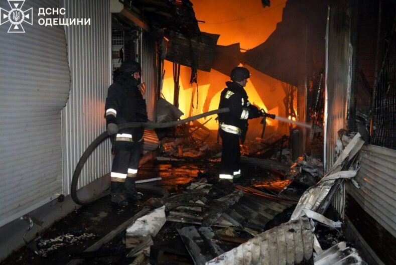 Горить Привоз, знищені квартири, травмовані люди: РФ атакувала Одесу