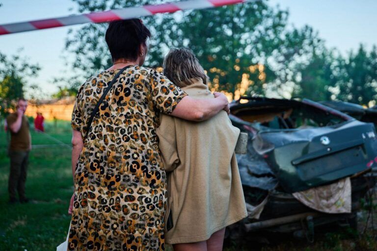 Фото 1 до: Небезпечні кульки у Черкасах: що розкидала РФ після удару