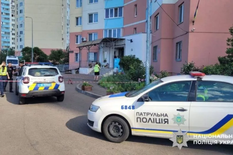 Выпал с 21 этажа: в Киеве трагически погиб 4-летний мальчик