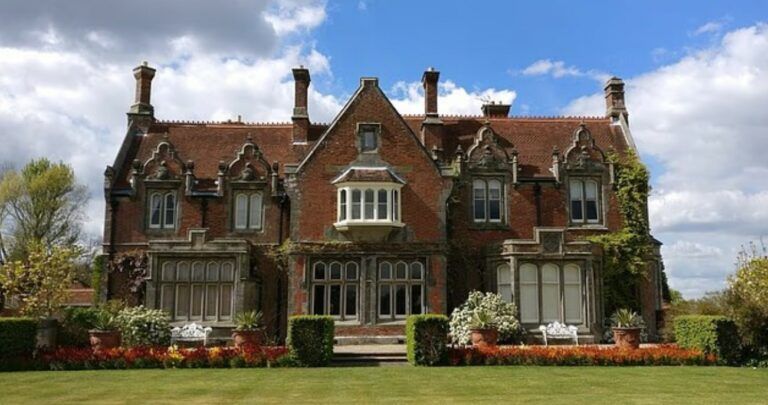 Фото 1 до: Джонні Депп перебрався жити у село: чому він зробив такий вибір