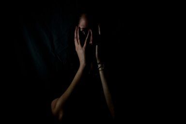 “Почему я боюсь радоваться?”: как преодолеть страх счастья в условиях войны