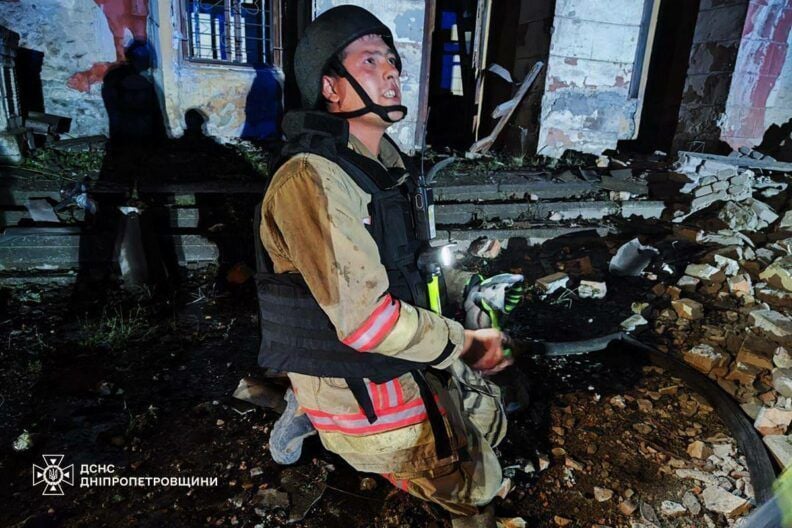 Вбито вагітну жінку… У Кам’янському РФ вдарила балістикою по пологовому (ОНОВЛЕНО)