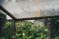 Чи потрібно зачиняти вікна під час грози