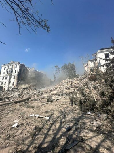 Краматорск в дыму, уничтожен жилой дом