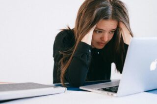 Хочуть знищити нашу ідентичність! Окупанти вивезли з музею Херсона 80-85% експонатів