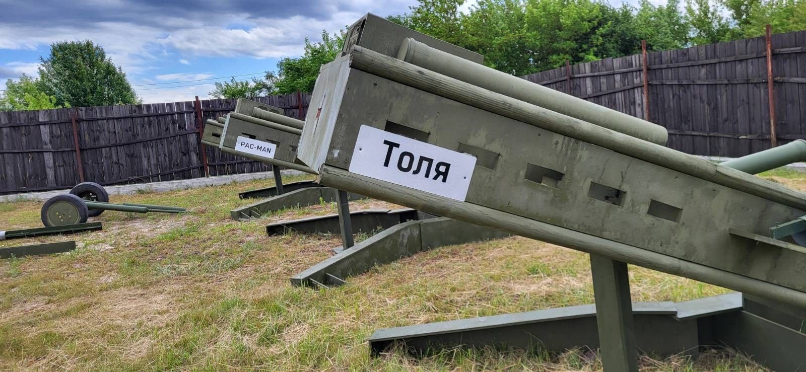 Деревʼяні макети зброї