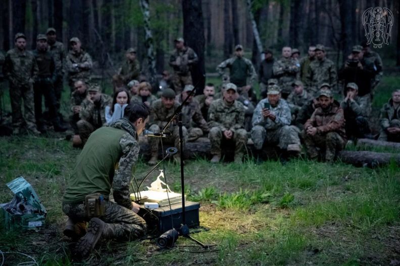 Янголи в рюкзаку: як Валерій лікує душі на фронті