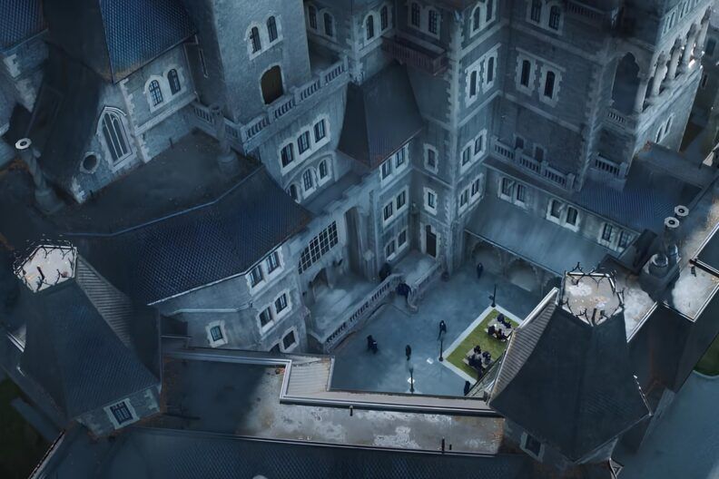 Где снимали сериал Венздей 2: все готические локации от Румынии до Ирландии