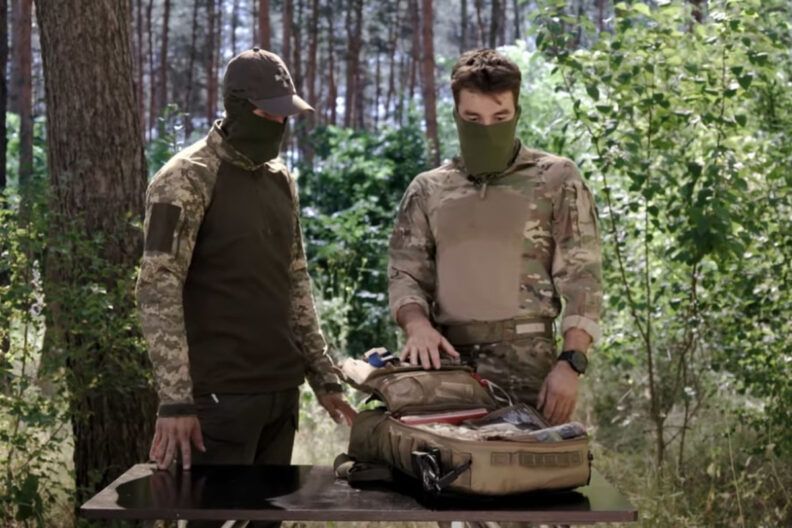 “Распаковка” боевого медика ССО: что в рюкзаке у военного