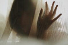 Почему машина бьет током: что происходит на самом деле и как это исправить