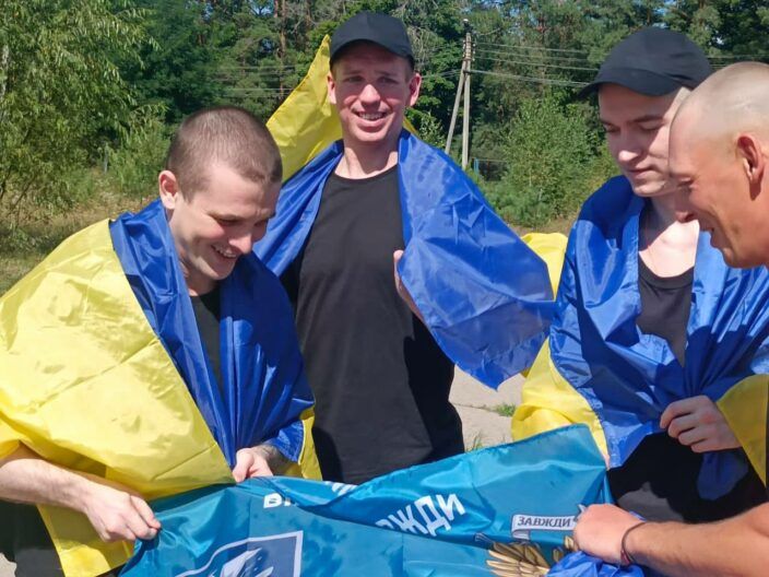 11 років були в неволі! Обмін полоненими 14 серпня: ФОТО