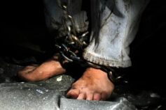 Виїзд за кордон до 22 років: Зеленський обіцяє спростити процедуру — але не всім