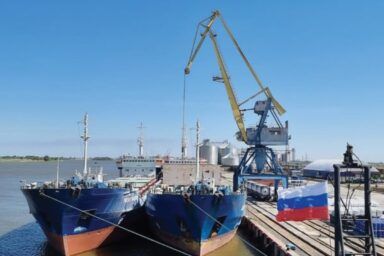 Фото к: ВСУ поразили морской порт Оля в Астраханской области