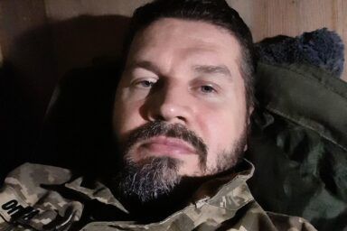 Не стій, стрибай і труна у блискітках: бойові медикині розповіли, чому гумор — потужна броня