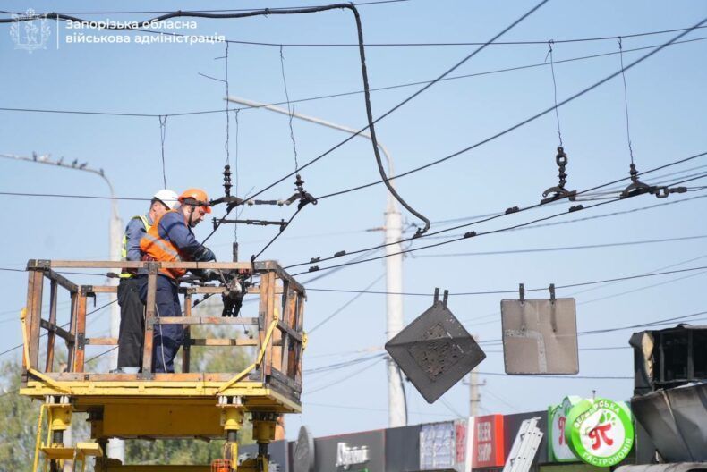 Палає пожежа, лежать поранені: росіяни вдарили балістикою по Запоріжжю