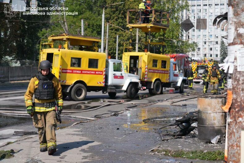 Палає пожежа, лежать поранені: росіяни вдарили балістикою по Запоріжжю