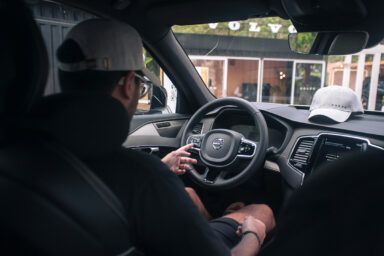 Фото до: Що потрібно мати в машині в 2025 році: обов'язковий список для водія