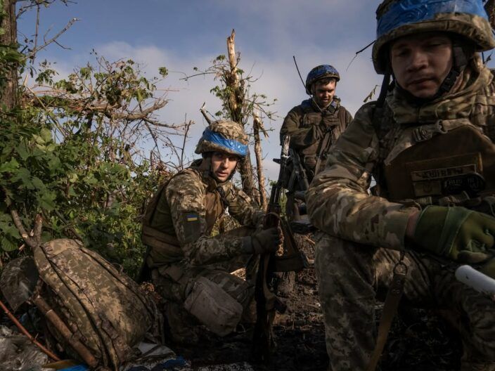 2000 метрів до Андріївки — рецензія на документальний фільм оскарівського лауреата