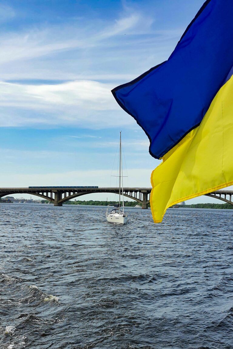 Фото 1 до: Значення кольорів на прапорі України