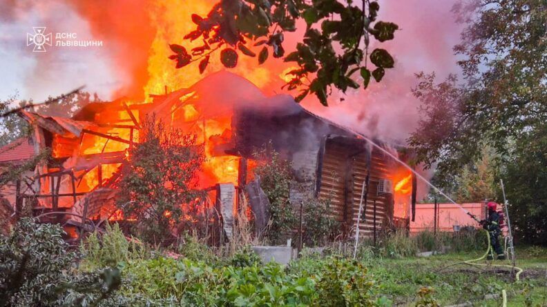 Дома шатались от взрывов: РФ атаковала Львов
