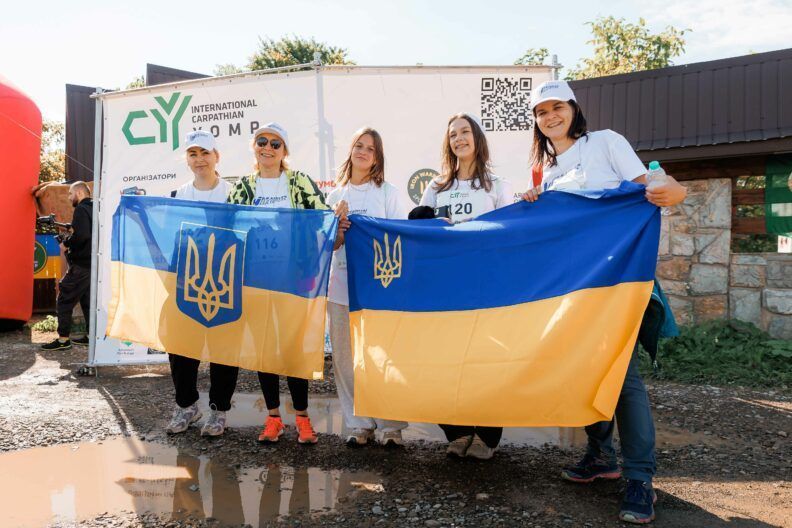 Разом воюємо, разом реабілітуємося: Українські вертольоти стали партнером ветеранського марш-кидка