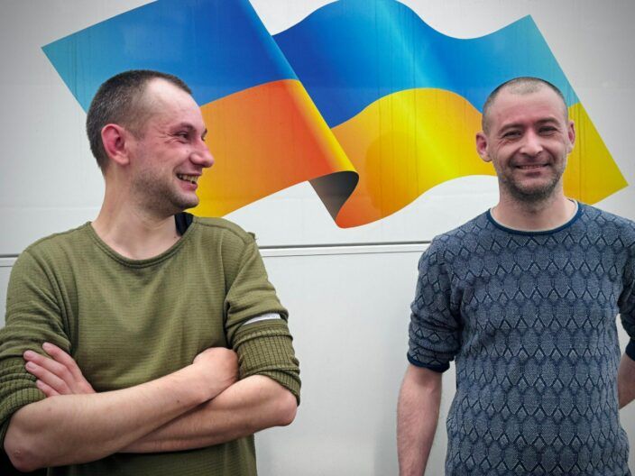 Двойной праздник! Украина вернула военных и гражданских в День независимости