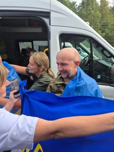 Двойной праздник! Украина вернула военных и гражданских в День независимости