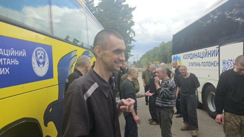 Двойной праздник! Украина вернула военных и гражданских в День независимости