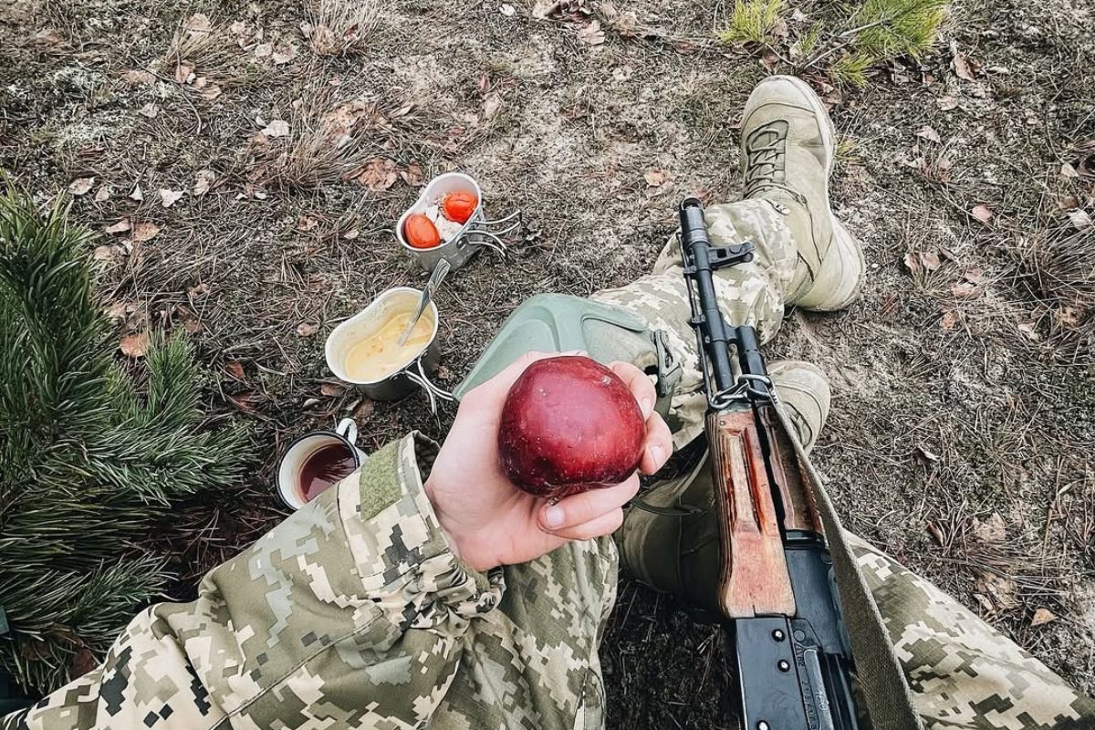 НЛО в Киевской области и диван на дереве: культовые сюжеты и герои Вікон — ТЕСТ