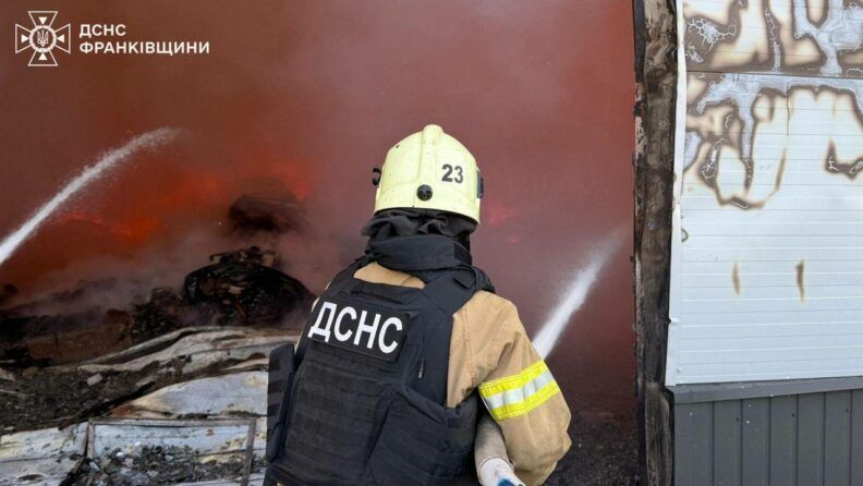 Масована комбінована атака на Україну: горить в Івано-Франківську