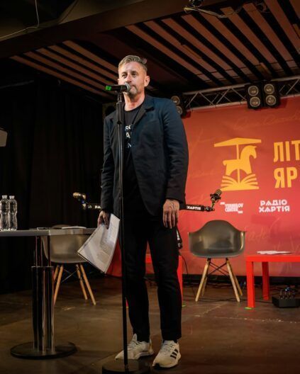 Там, где стихи звучат громче взрывов: Харьков открыл первый литфестиваль