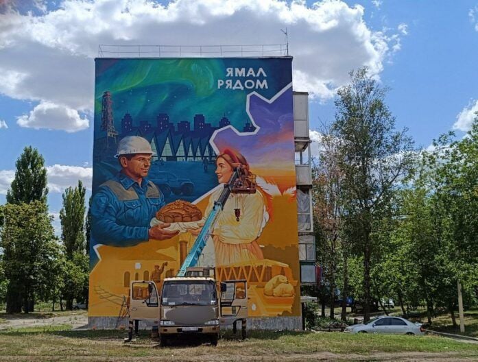 Тульський пряник замість Азовсталі: РФ встановлює нові “символи” Маріуполя