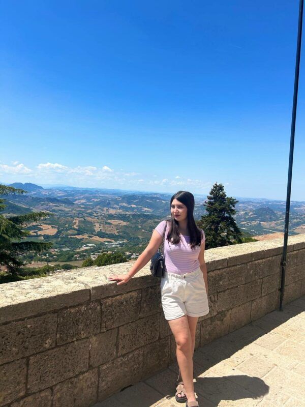 Фото до: Лілія Гложик, СММ-спеціалістка, проджект-менеджерка, фотографиня, студентка, 19 років