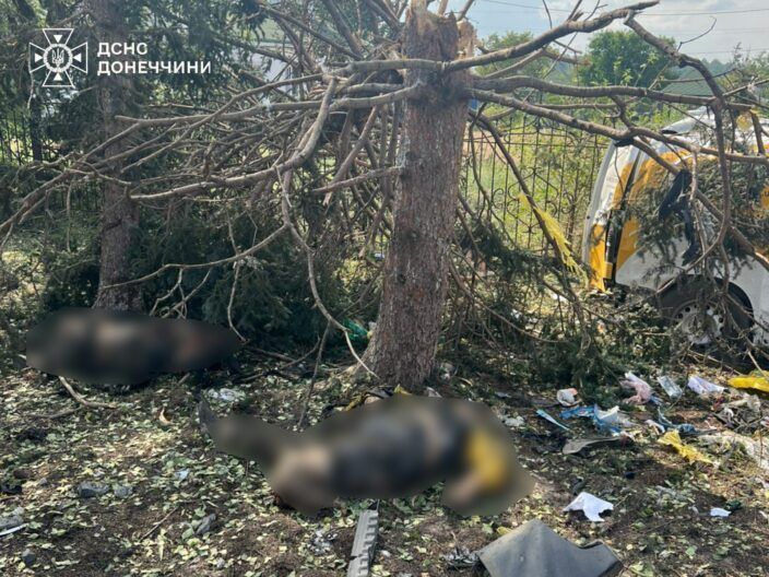 Стояли за пенсією: РФ вдарила по черзі з цивільними на Донеччині — багато загиблих