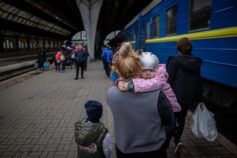 Боксер Олександр Усик зніметься у фільмі з Двейном Джонсоном: що відомо та на яку стрічку очікувати