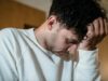 Боль в челюсти и холодный пот: необычные симптомы сердечного приступа