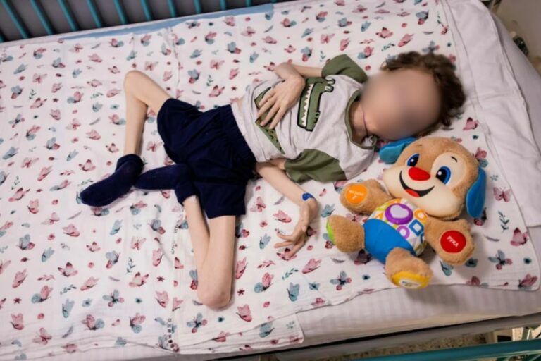 Фото 1 к: “Семья, о которой все забыли”