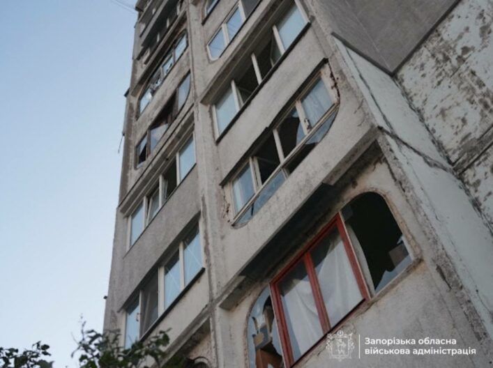 Чуда не произошло… Обстрел Запорожья убил людей, тела достают из-под завалов