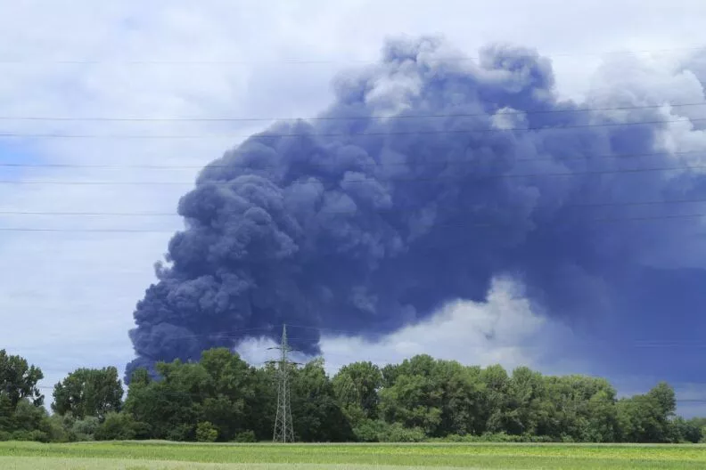 BRIEF: малюк у каналізації, пожежа на Київщині і мінімалка 2026 — головне за день