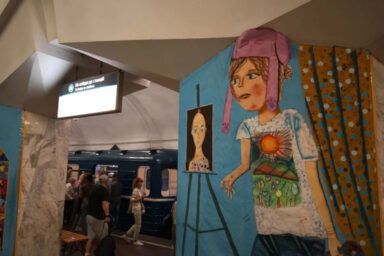 Фото к: Рисунки войны: как харьковские дети превратили метро в арт-пространство