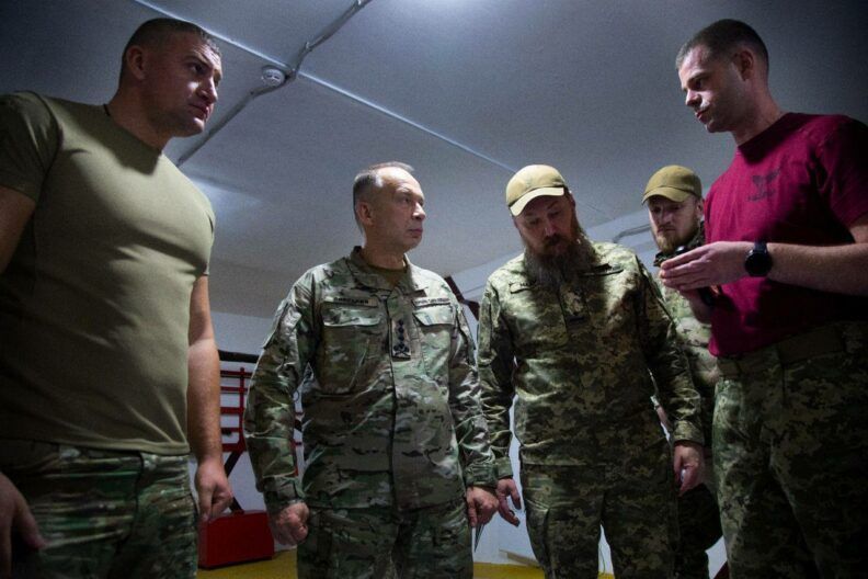 Частина підрозділів РФ в оточенні — Сирський оперативно про Добропілля