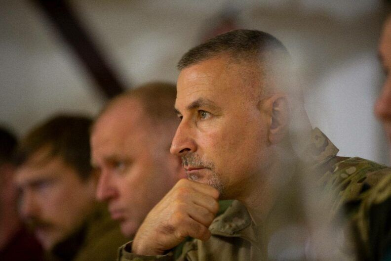 Частина підрозділів РФ в оточенні — Сирський оперативно про Добропілля
