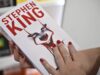 Стивен Кинг в черном списке: почему его книги изымают из школ Америки